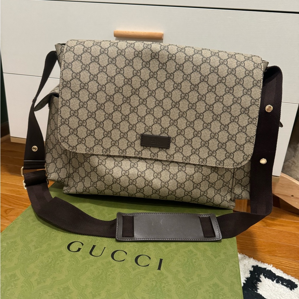 Gucci Cream and Brown Messenger Bag with Iconic Design